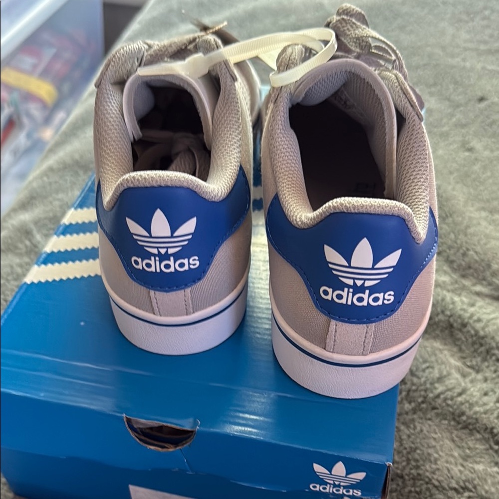 Adidas Grey and white Sneakers NWT 4.5 Campus - Picture 5 of 5